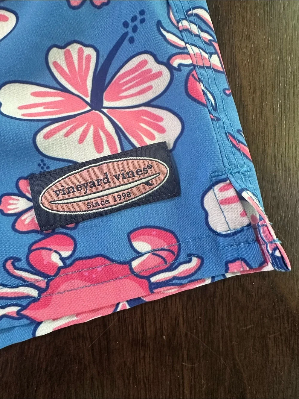 Vineyard Vines Men’s Blue & Pink Floral & Crab Print Swim Shorts S